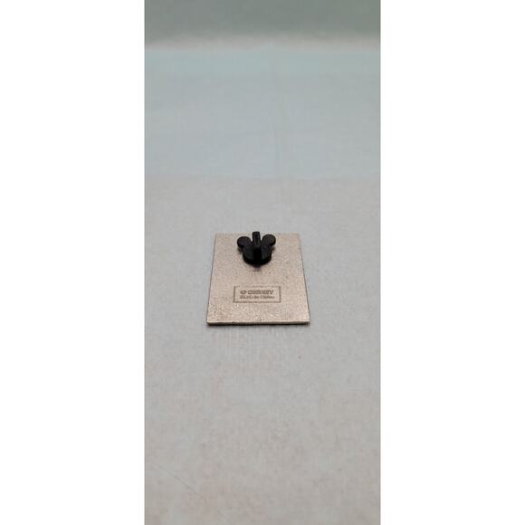 Disney Goofy Father's Day Weekend Movie Poster Lapel Pin Back 2"H x 1.25"W - Picture 4 of 4